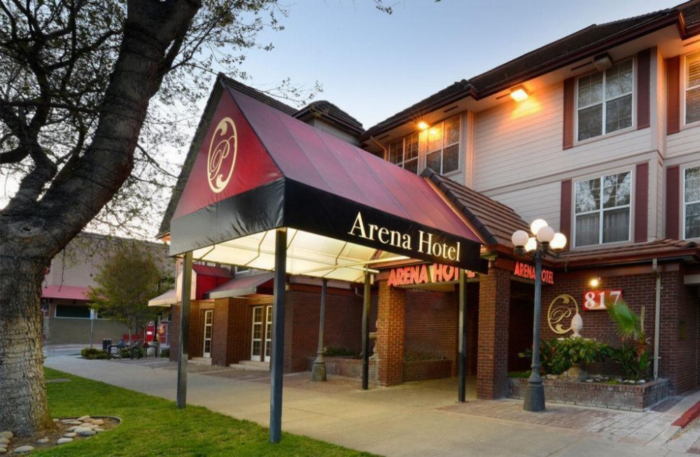 Arena Hotel Main image